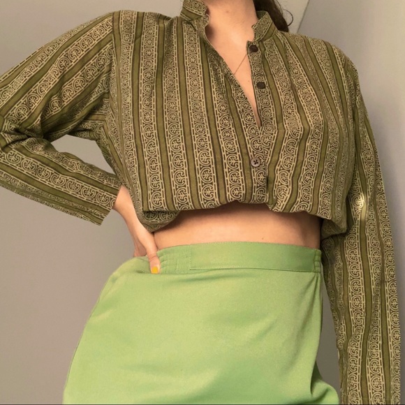 Sage green 🌿🍃patterned blouse - Picture 4 of 4